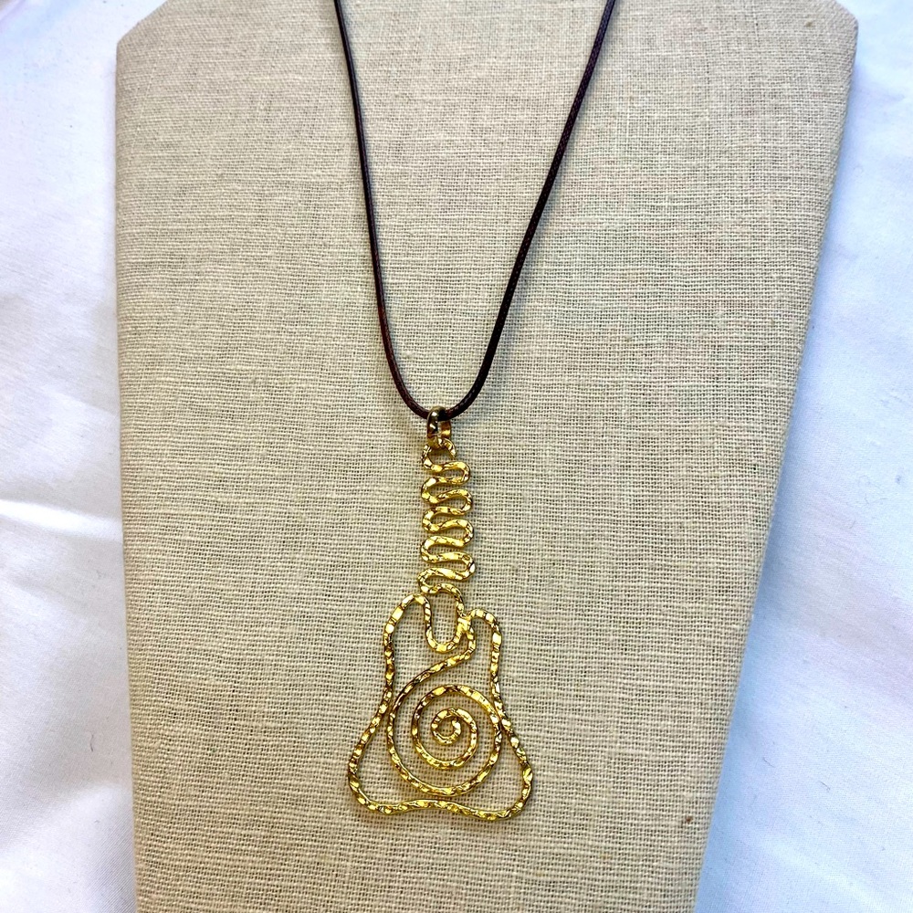 ✨Anju ~ Beautiful Handcrafted Necklace with Adjustable Brown Leather Cord💕